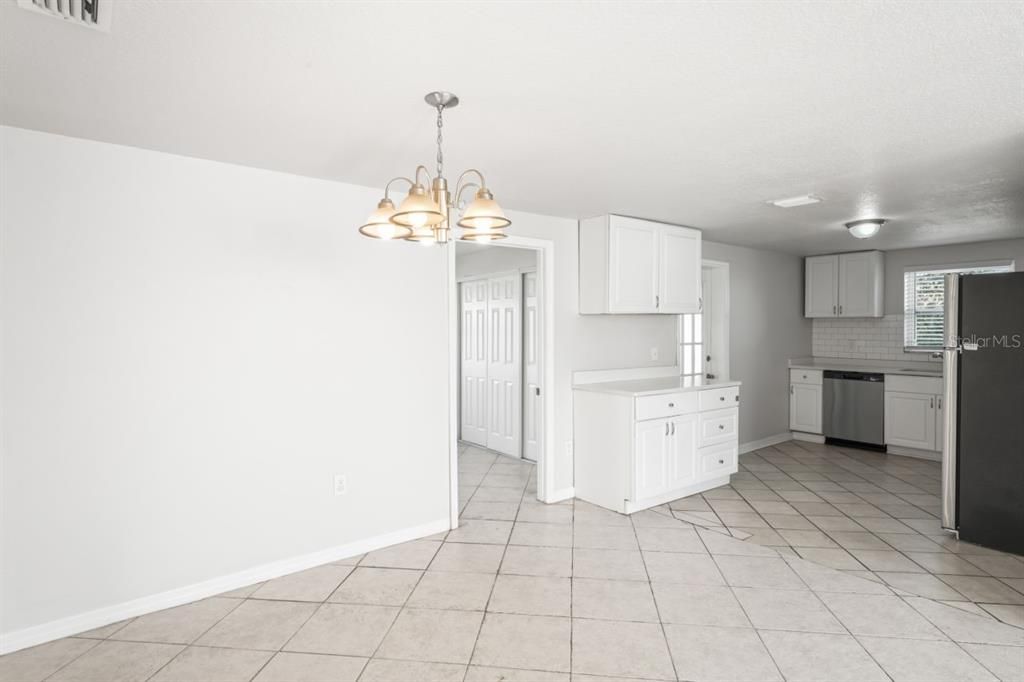 Active With Contract: $259,900 (3 beds, 1 baths, 1202 Square Feet)