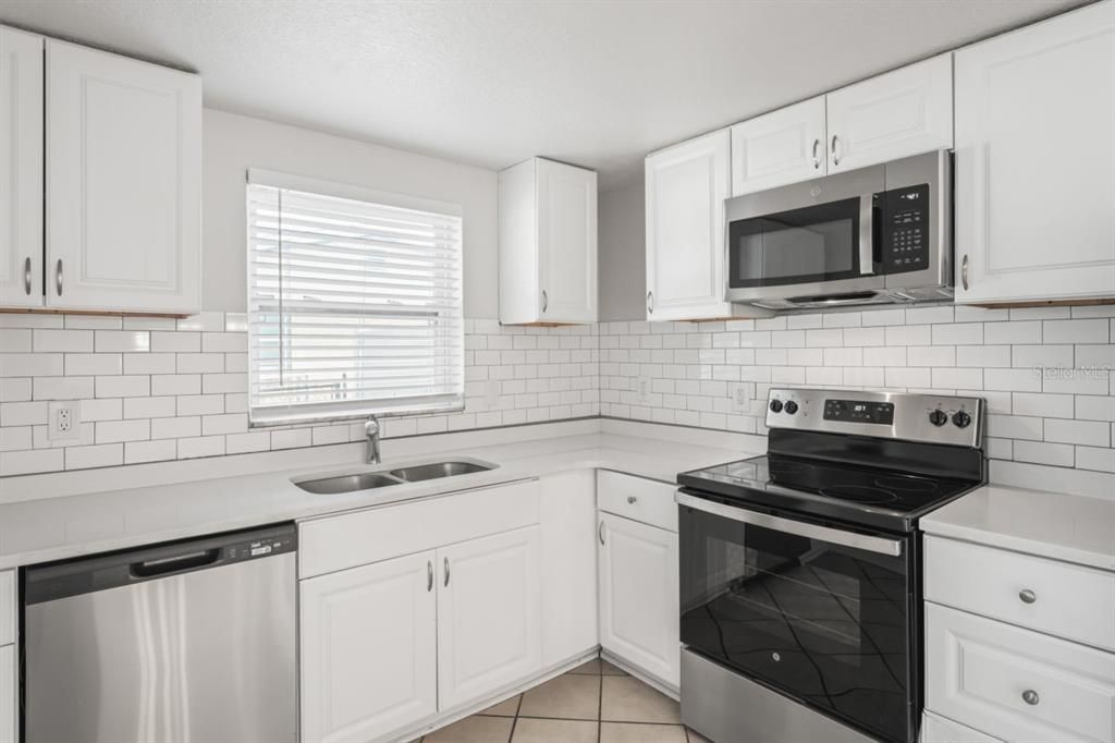 Active With Contract: $259,900 (3 beds, 1 baths, 1202 Square Feet)