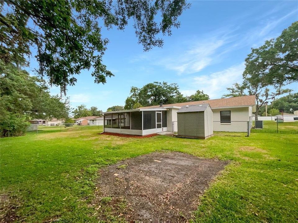 Active With Contract: $305,000 (3 beds, 2 baths, 1450 Square Feet)