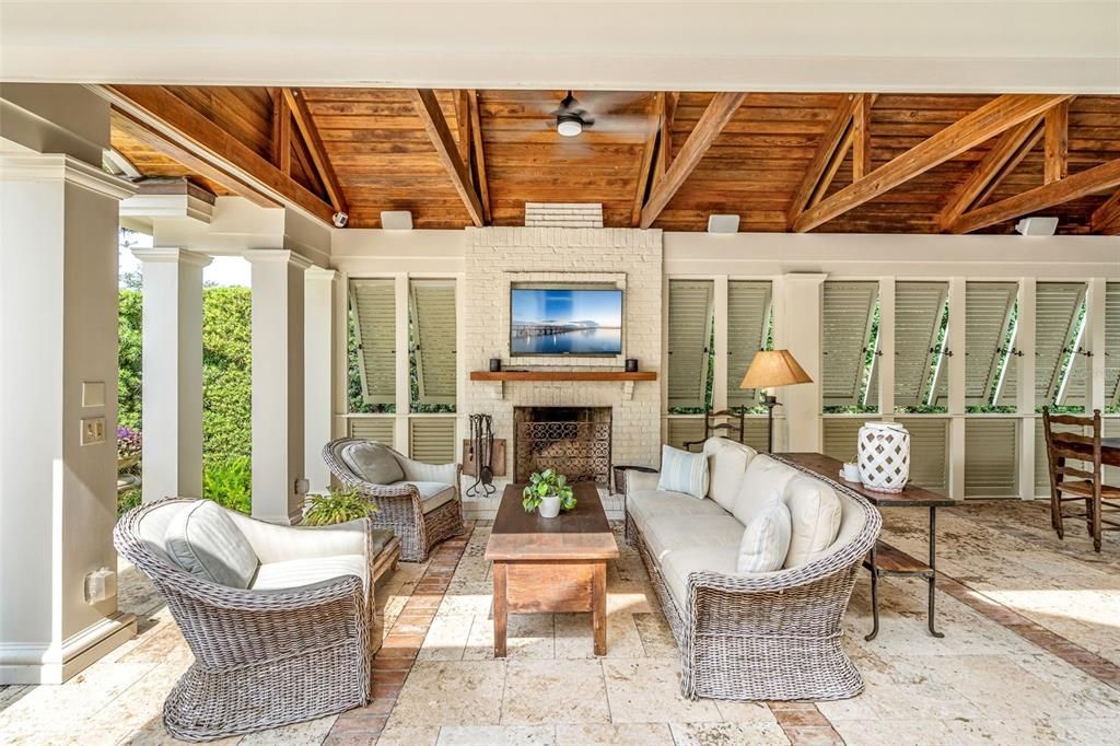 Recently Sold: $5,999,000 (6 beds, 6 baths, 7535 Square Feet)