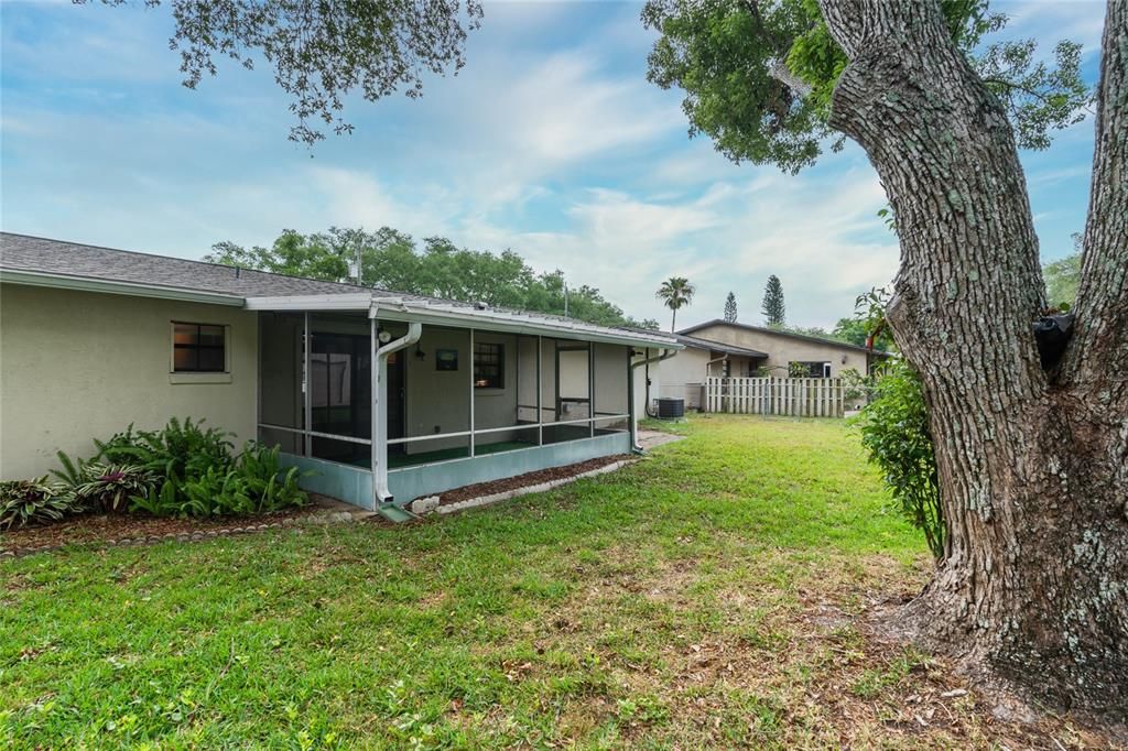 Active With Contract: $299,000 (2 beds, 2 baths, 1080 Square Feet)