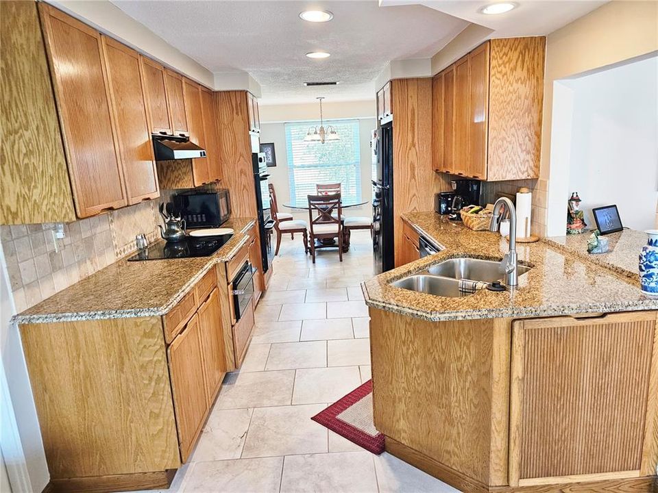 For Sale: $474,900 (2 beds, 2 baths, 1600 Square Feet)