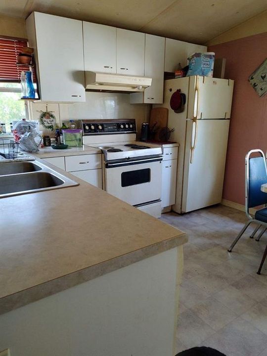 For Sale: $59,995 (2 beds, 1 baths, 988 Square Feet)