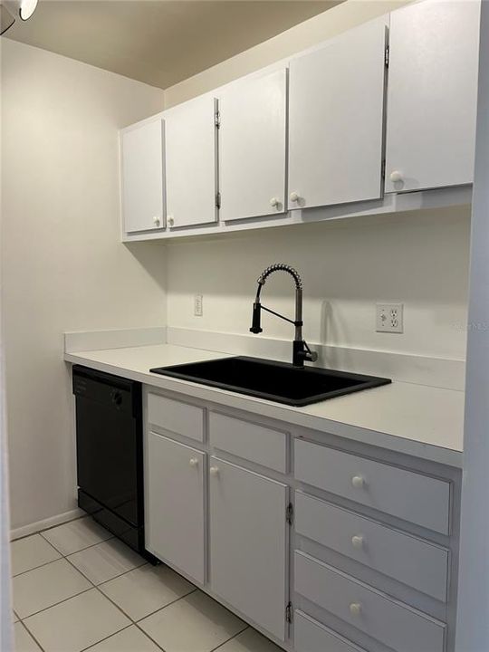 Recently Rented: $1,600 (1 beds, 1 baths, 694 Square Feet)