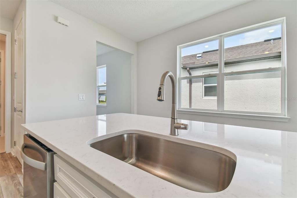 For Sale: $465,000 (2 beds, 2 baths, 1655 Square Feet)