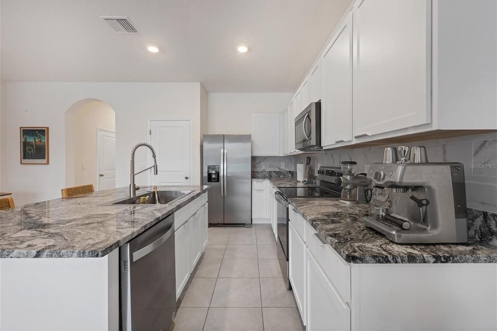 For Sale: $438,000 (3 beds, 2 baths, 1724 Square Feet)