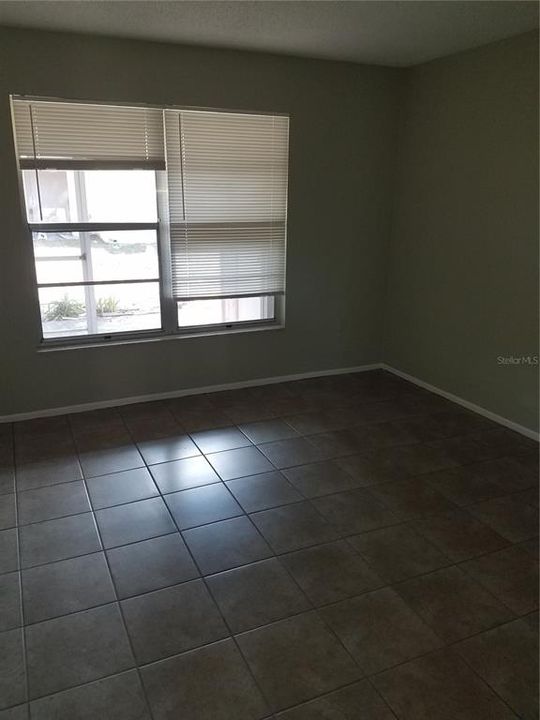 Active With Contract: $1,200 (1 beds, 1 baths, 660 Square Feet)