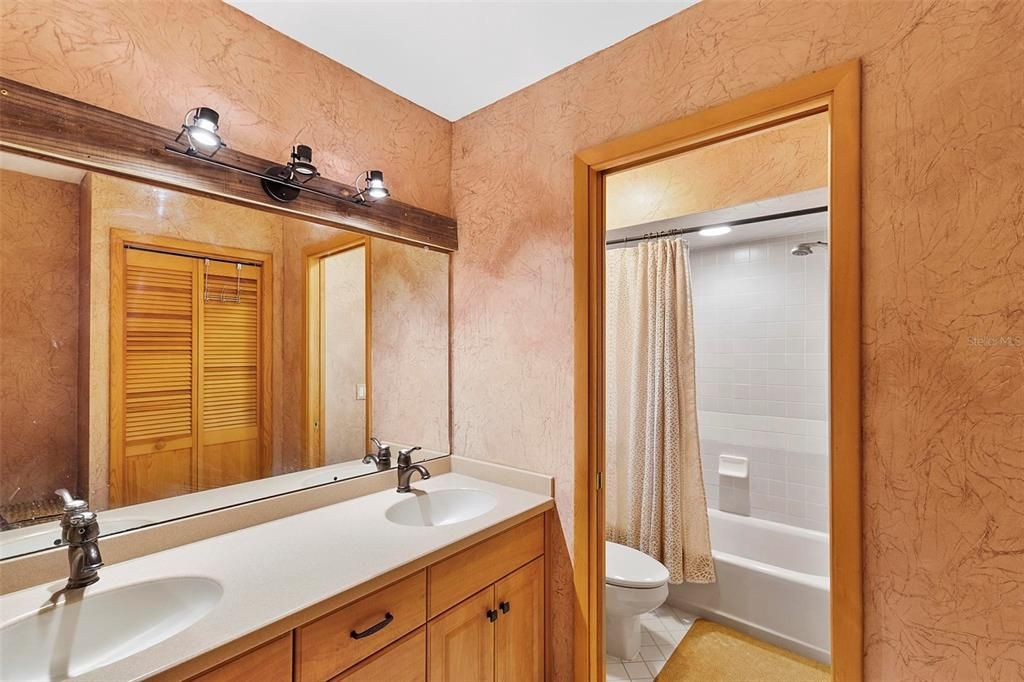 待售: $698,000 (5 贝兹, 3 浴室, 3400 平方英尺)