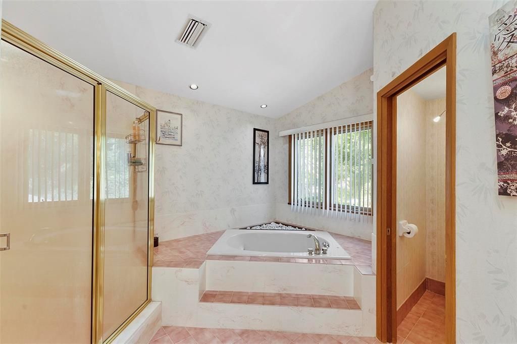 待售: $698,000 (5 贝兹, 3 浴室, 3400 平方英尺)