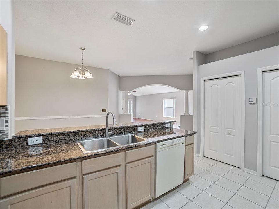 Active With Contract: $337,500 (2 beds, 2 baths, 1722 Square Feet)