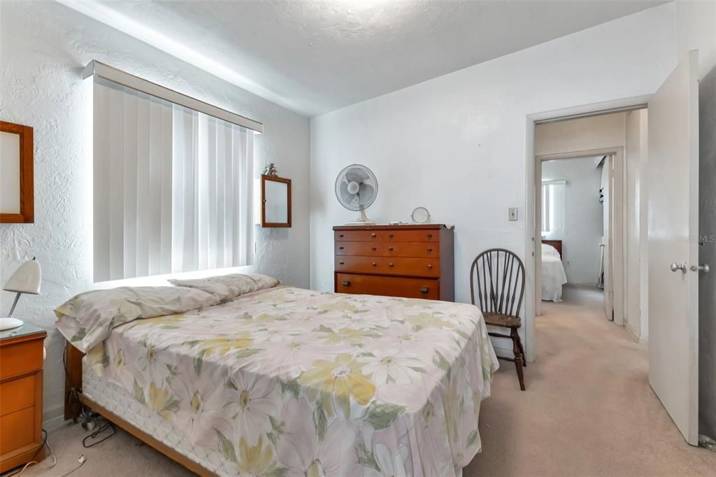 For Sale: $206,500 (2 beds, 2 baths, 1038 Square Feet)