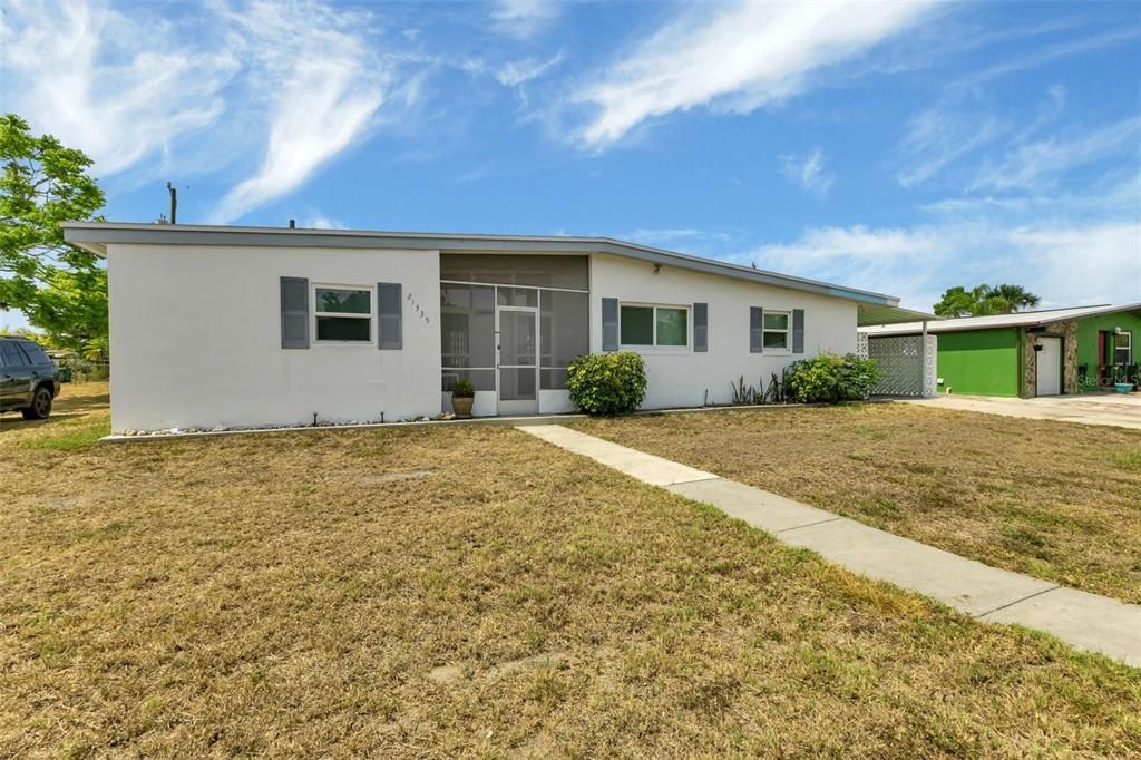 Active With Contract: $199,900 (2 beds, 2 baths, 1038 Square Feet)