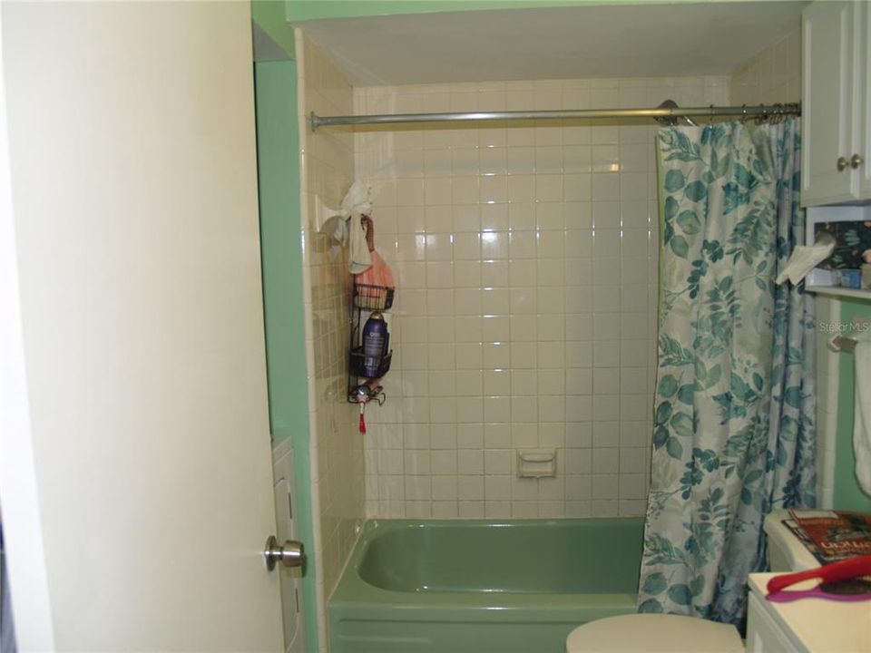 Right Side Unit Bath