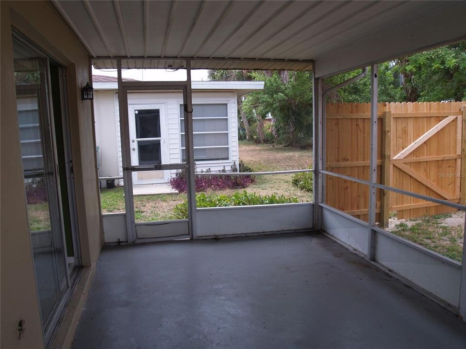 Left Side Unit Screened Lanai