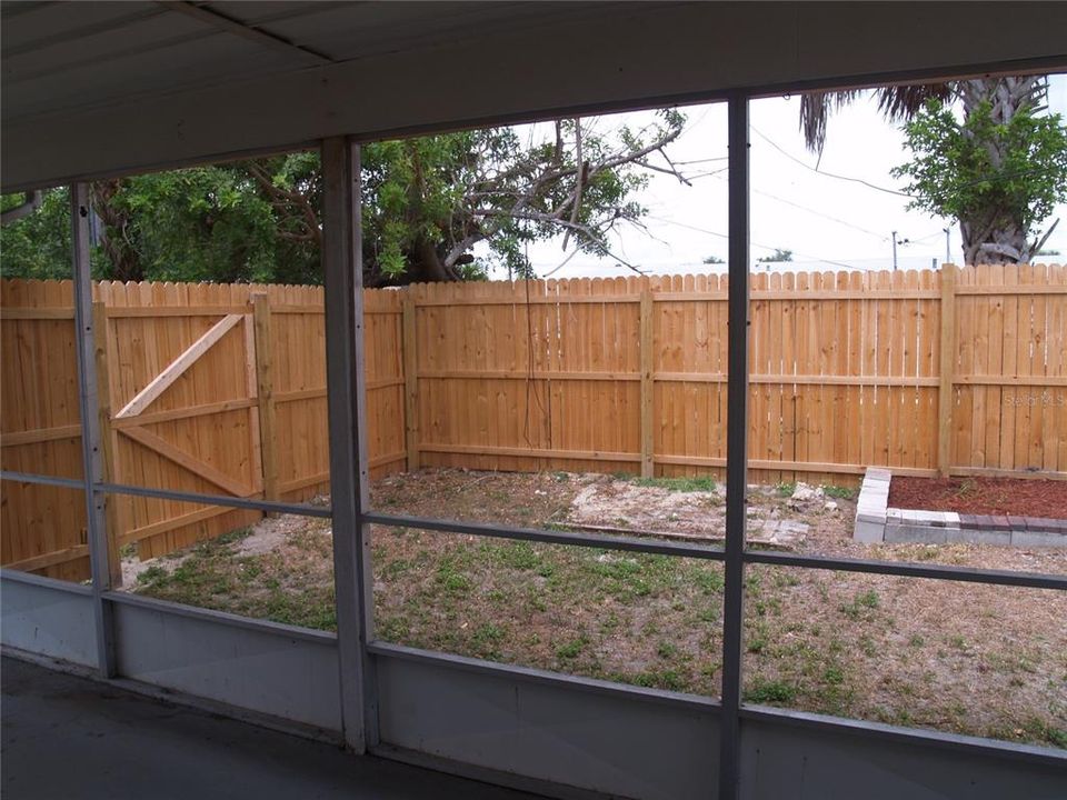 Left Side Unit Screened Lanai