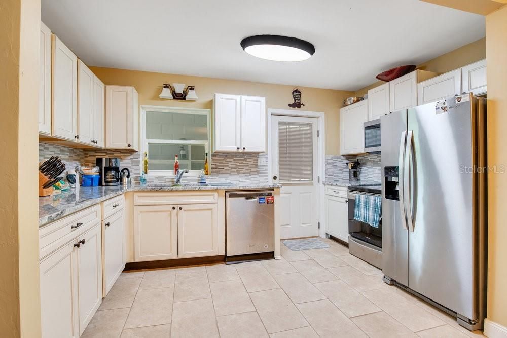 For Sale: $279,900 (3 beds, 2 baths, 1584 Square Feet)