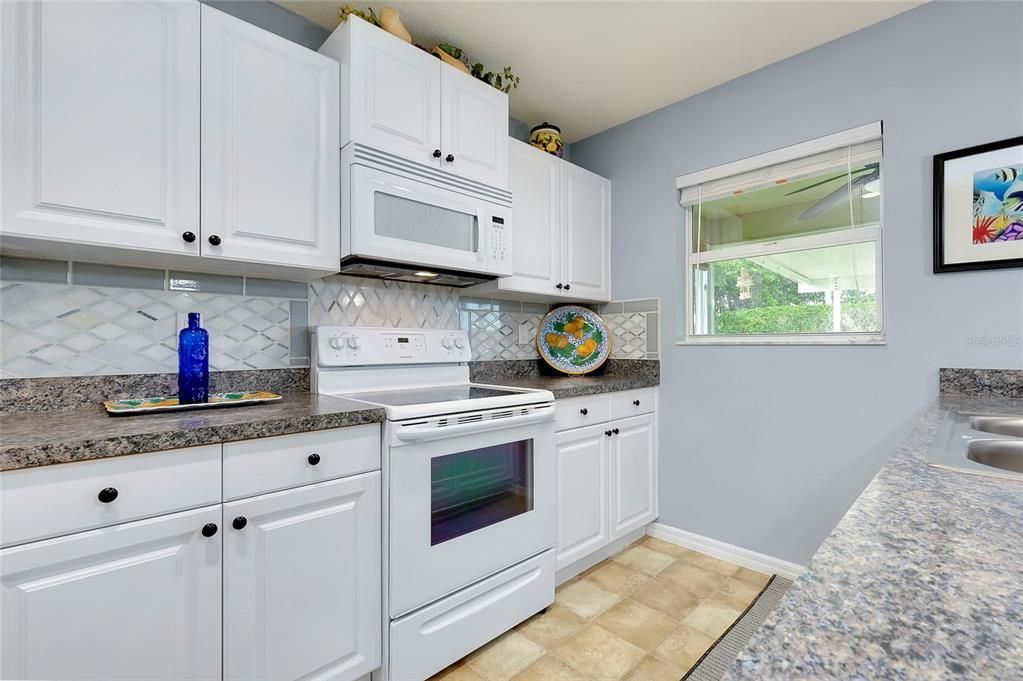 Active With Contract: $339,900 (3 beds, 2 baths, 1297 Square Feet)