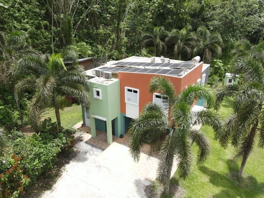 Vendido Recientemente: $495,000 (4 camas, 3 baños, 2000 Pies cuadrados)
