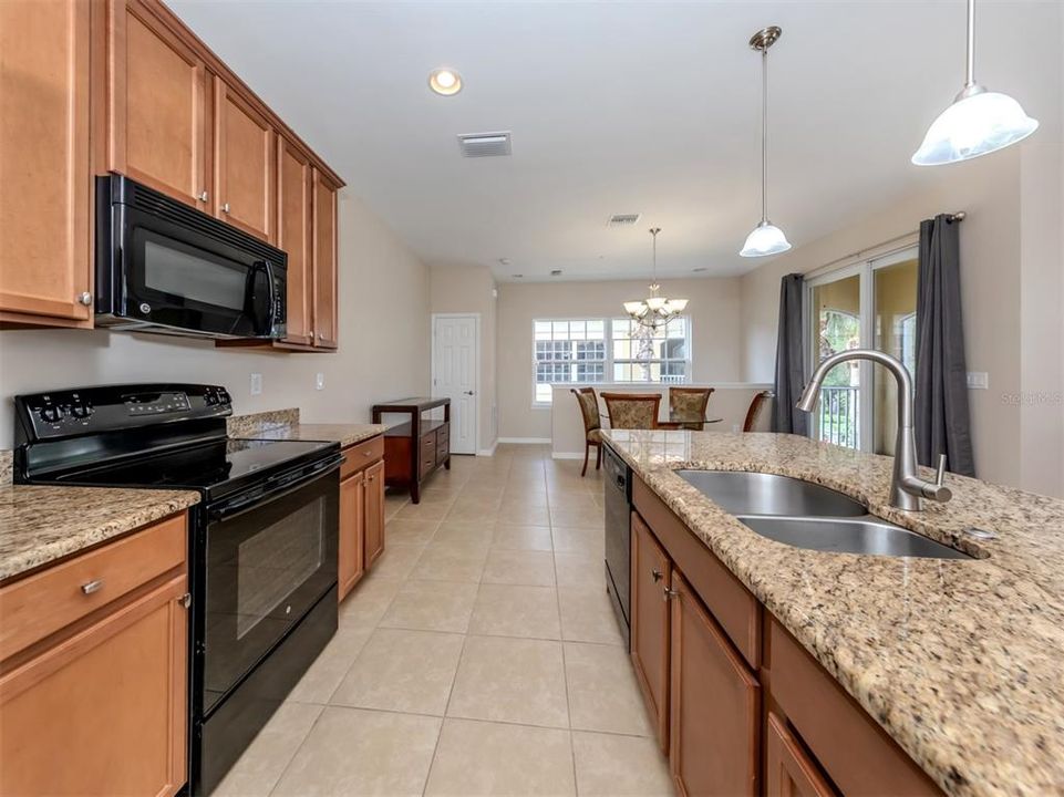 For Sale: $329,000 (2 beds, 2 baths, 1135 Square Feet)