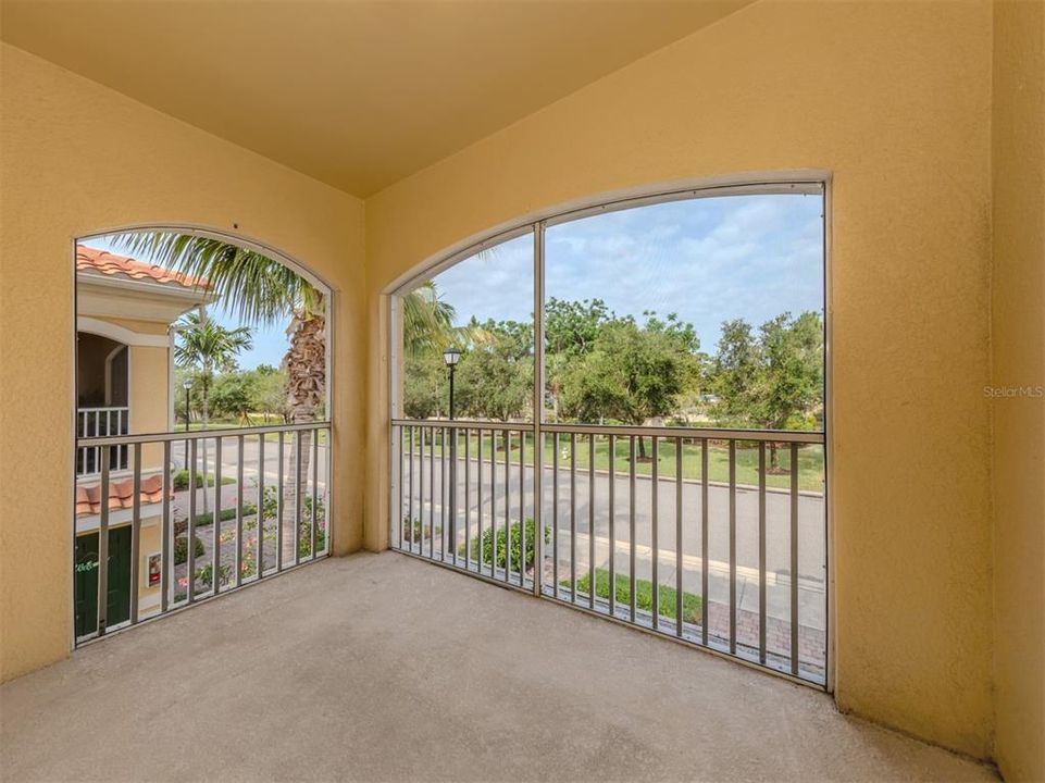 For Sale: $329,000 (2 beds, 2 baths, 1135 Square Feet)