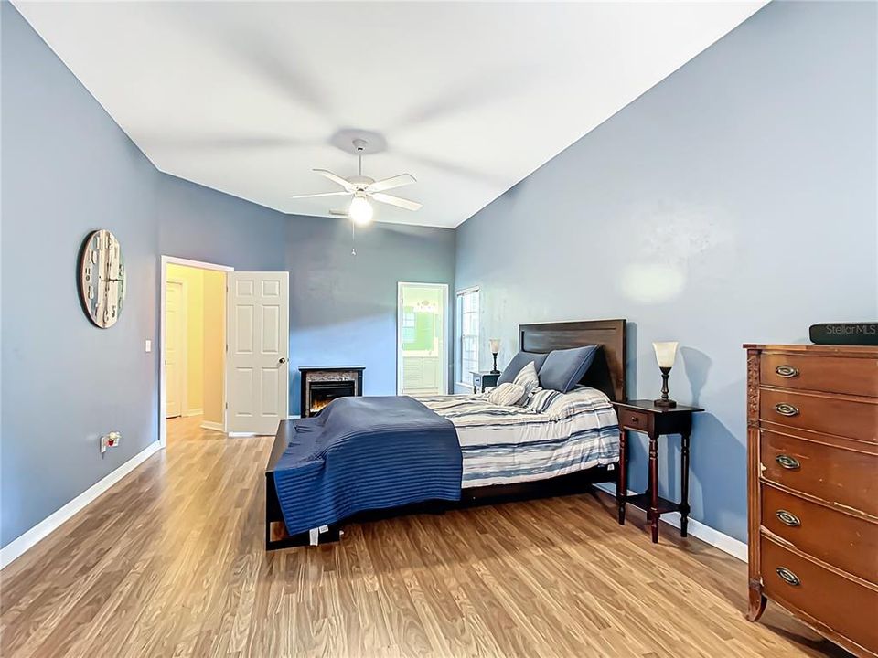 For Sale: $475,000 (4 beds, 2 baths, 2279 Square Feet)