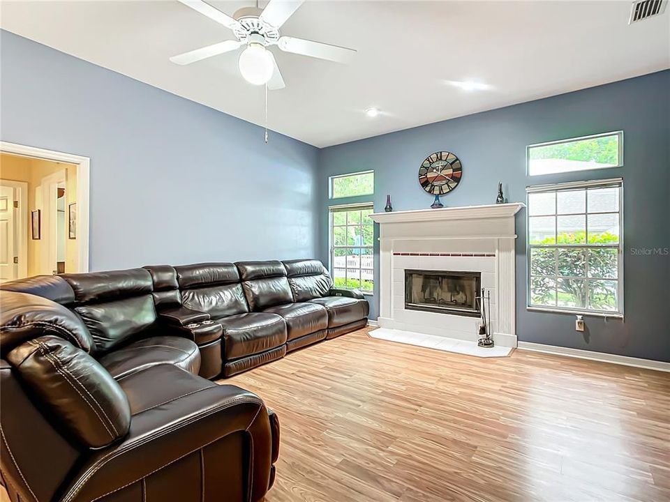 For Sale: $475,000 (4 beds, 2 baths, 2279 Square Feet)