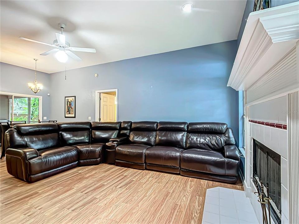 For Sale: $475,000 (4 beds, 2 baths, 2279 Square Feet)