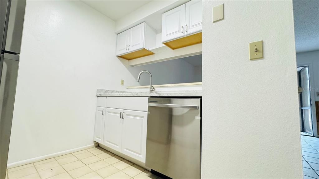 For Rent: $1,700 (2 beds, 2 baths, 912 Square Feet)