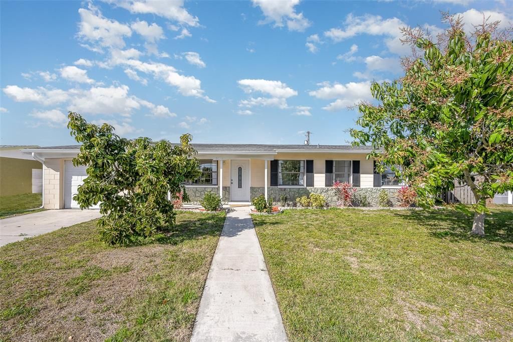 For Sale: $425,000 (4 beds, 2 baths, 1814 Square Feet)