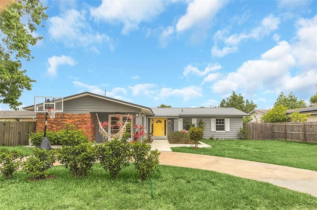 Active With Contract: $380,000 (4 beds, 2 baths, 1992 Square Feet)