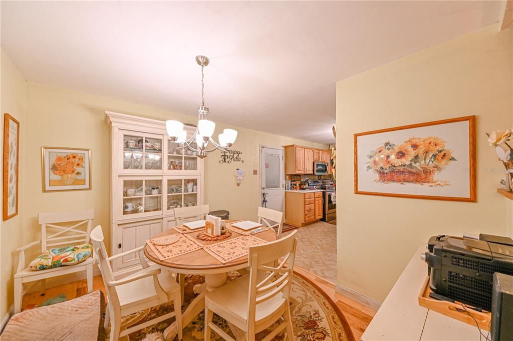 For Sale: $335,000 (3 beds, 3 baths, 1835 Square Feet)