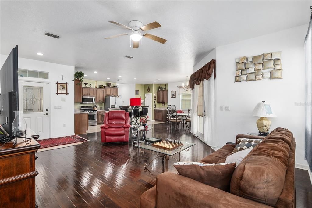 Recently Sold: $383,000 (3 beds, 3 baths, 1840 Square Feet)