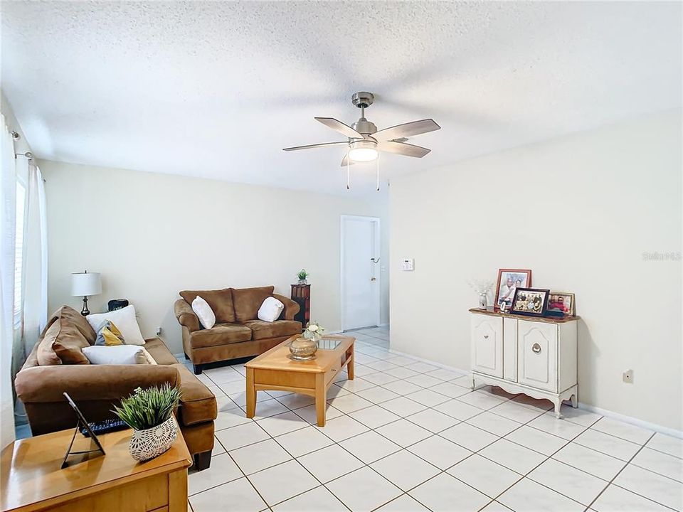 Active With Contract: $275,000 (2 beds, 2 baths, 1000 Square Feet)