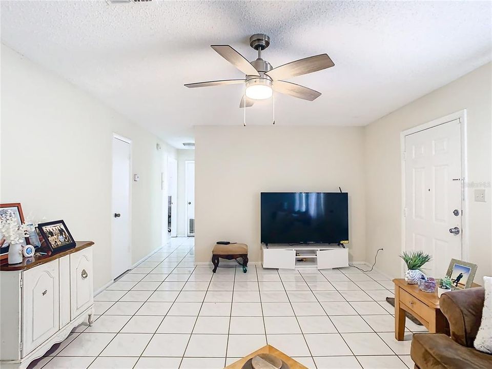 Active With Contract: $275,000 (2 beds, 2 baths, 1000 Square Feet)