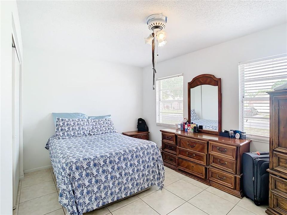 Active With Contract: $275,000 (2 beds, 2 baths, 1000 Square Feet)