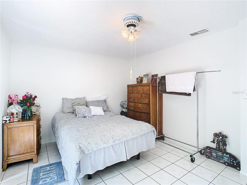 Active With Contract: $275,000 (2 beds, 2 baths, 1000 Square Feet)