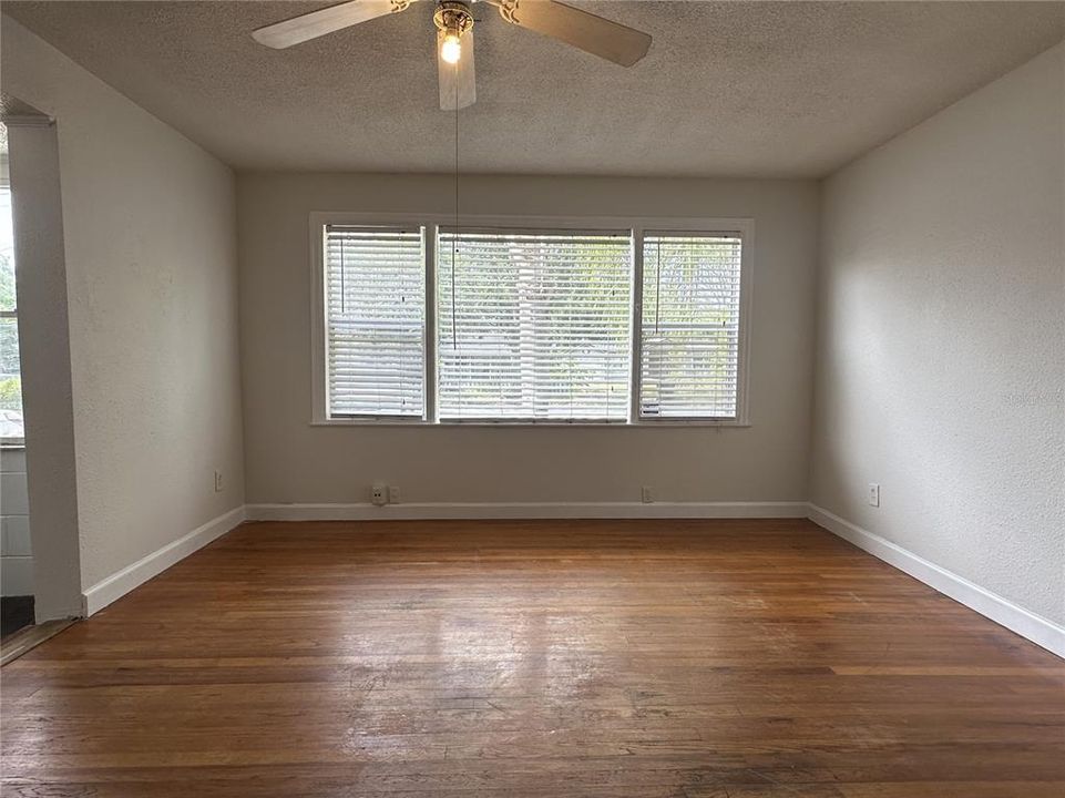 Recently Rented: $1,800 (2 beds, 1 baths, 832 Square Feet)