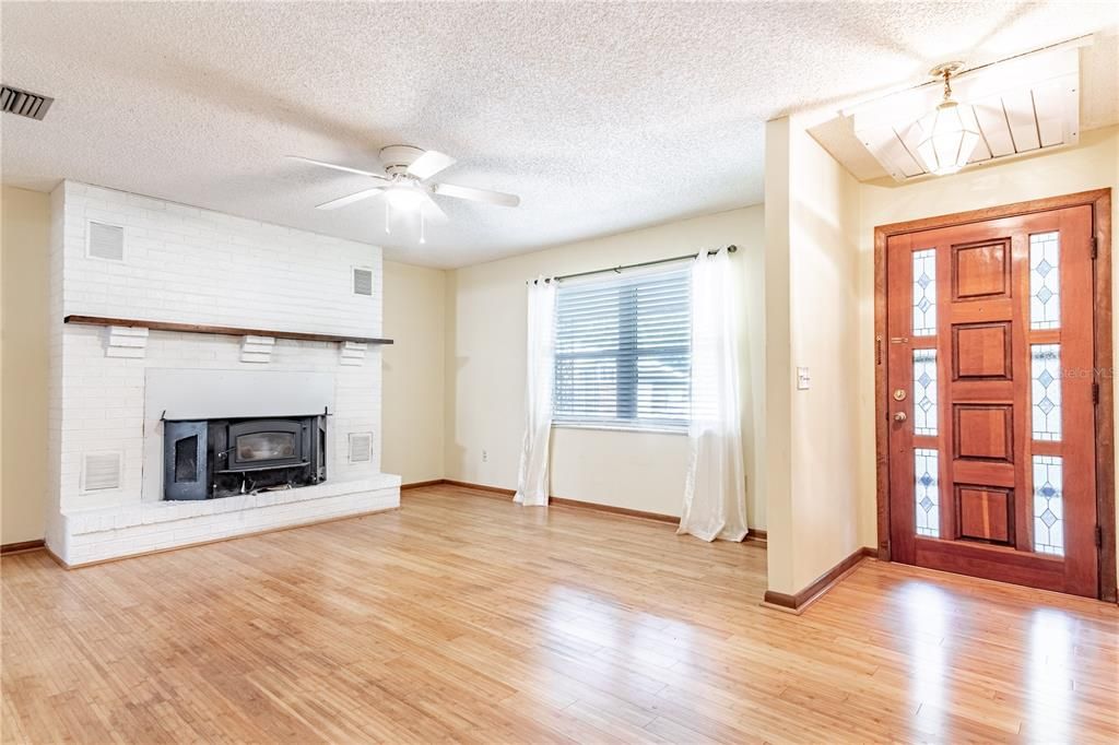 For Sale: $512,900 (4 beds, 2 baths, 1764 Square Feet)