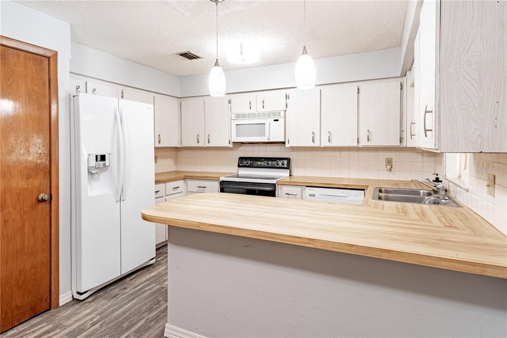 For Sale: $512,900 (4 beds, 2 baths, 1764 Square Feet)