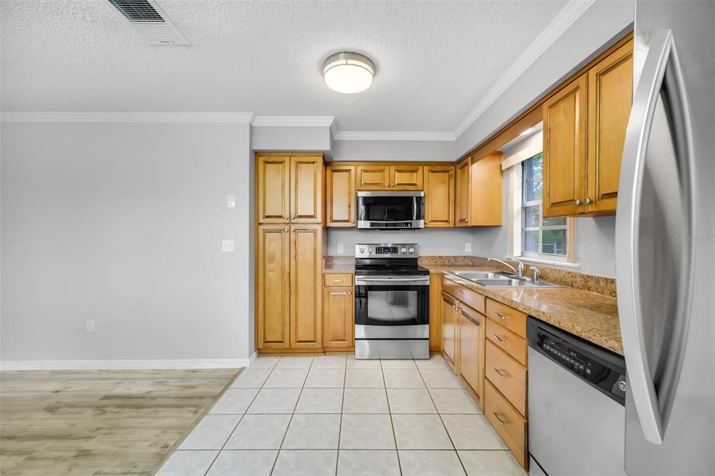 For Sale: $174,900 (2 beds, 2 baths, 1024 Square Feet)