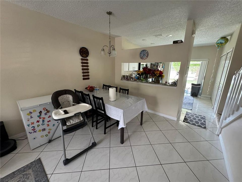 Active With Contract: $1,950 (2 beds, 1 baths, 1152 Square Feet)