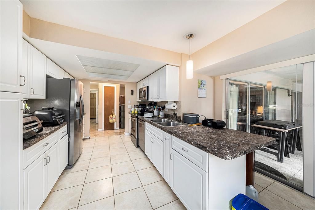 For Sale: $450,000 (2 beds, 2 baths, 1447 Square Feet)