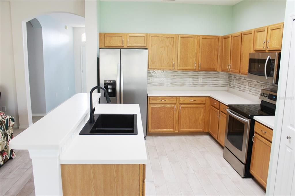 For Sale: $349,900 (2 beds, 2 baths, 1555 Square Feet)