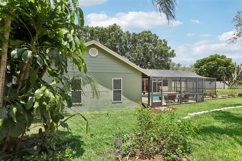 Active With Contract: $624,500 (4 beds, 2 baths, 2814 Square Feet)