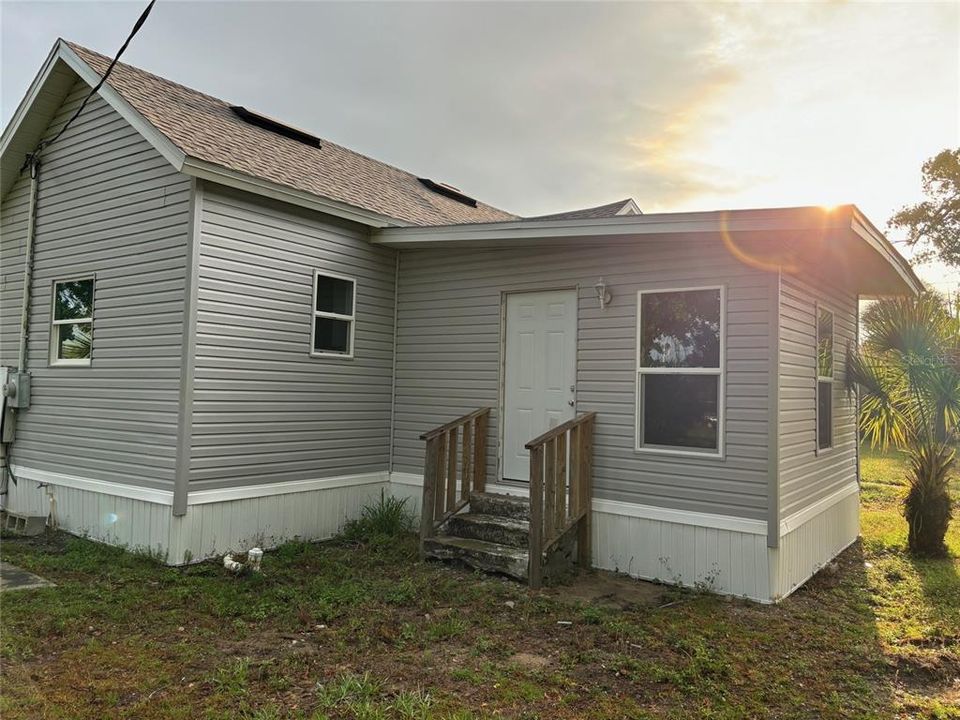 For Sale: $279,900 (3 beds, 2 baths, 1700 Square Feet)