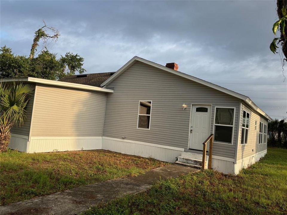 For Sale: $279,900 (3 beds, 2 baths, 1700 Square Feet)