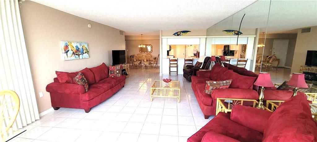 For Rent: $2,600 (2 beds, 2 baths, 1425 Square Feet)