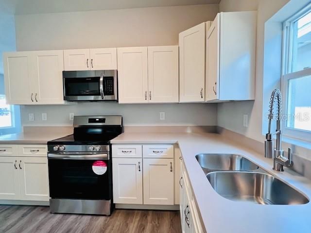 For Rent: $1,650 (3 beds, 2 baths, 1300 Square Feet)