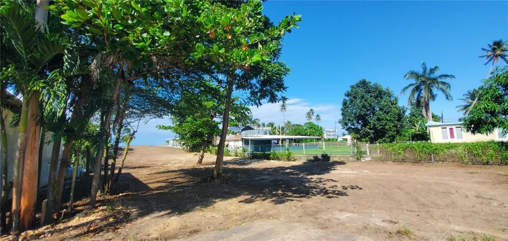 En Venta: $799,555 (0.45 acres)