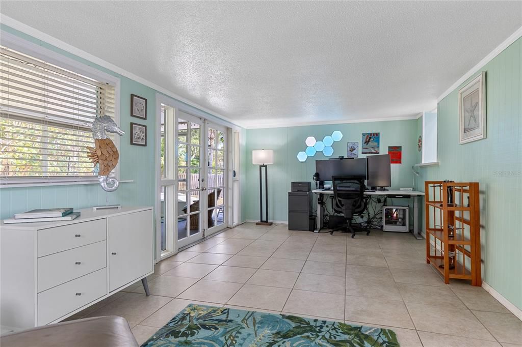 This large Florida Room at the back of the home offers many possibilities for use.    Do you need a Home Office?     Hobby Room?   Workout Room?